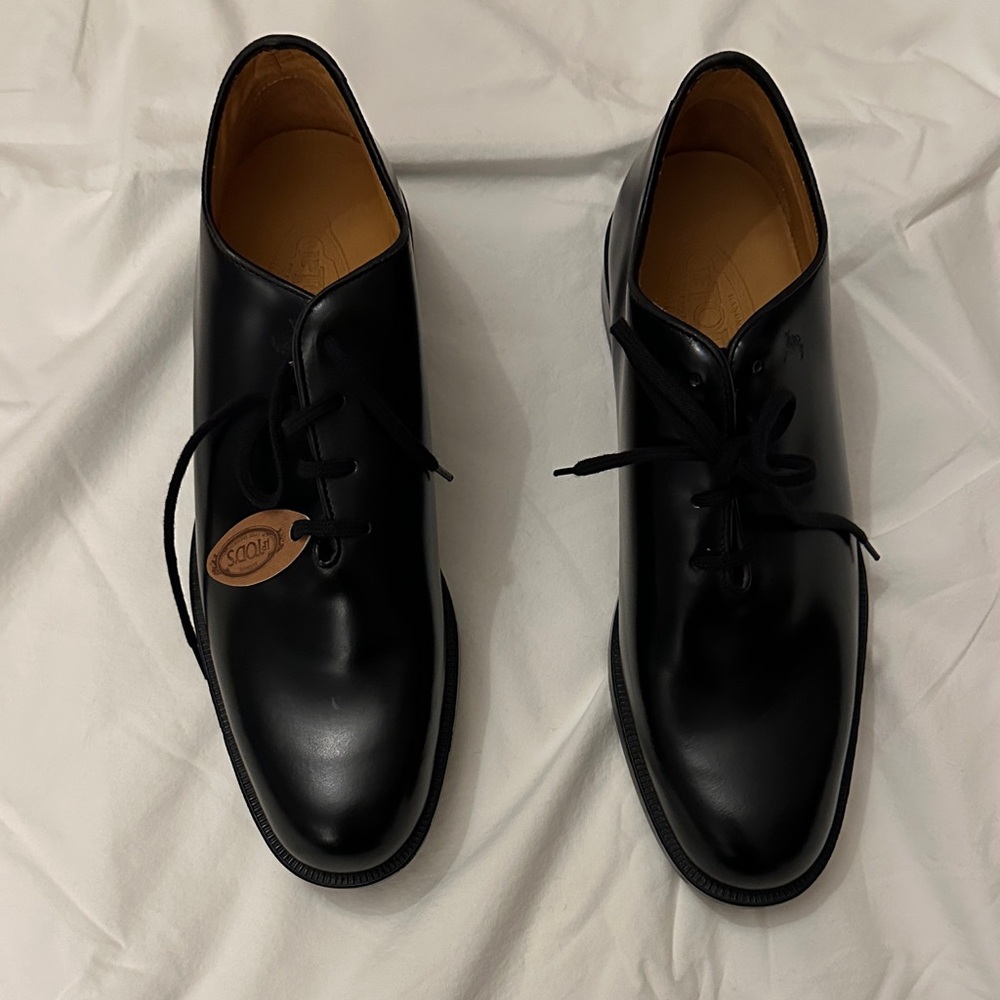 Tod’s Handmade Sleek Black Leather Shoes